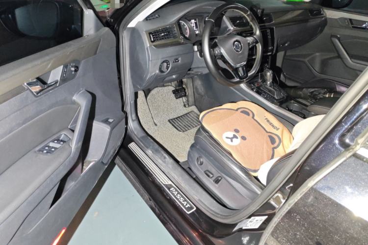 Used Volkswagen Passat 2017 330TSI DSG Luxury Edition Driver Seat