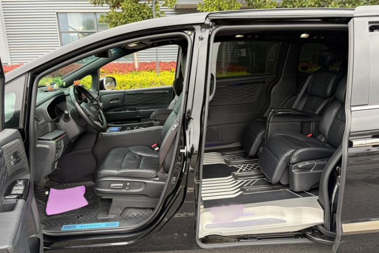 Used Honda Elysion 2024 2.0L eHEV Luxury Edition Interior 4