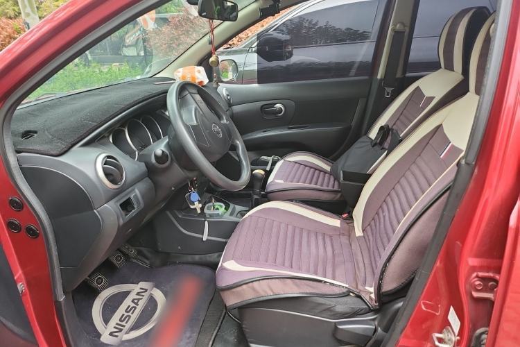 Used Nissan Livina 2010 Jingyue Edition 1.6L Manual All-Around Model Left Front Seat