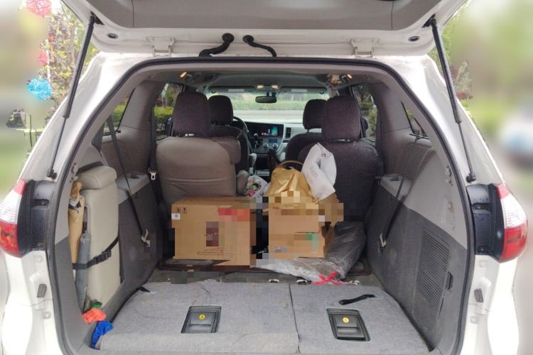 Used Toyota SIENNA  Trunk