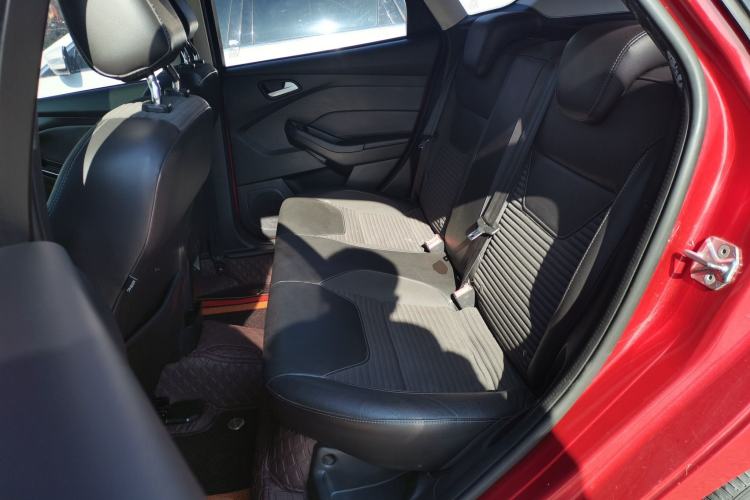 Used Ford Focus 2015 Hatchback 1.6L Automatic Fashion Edition
