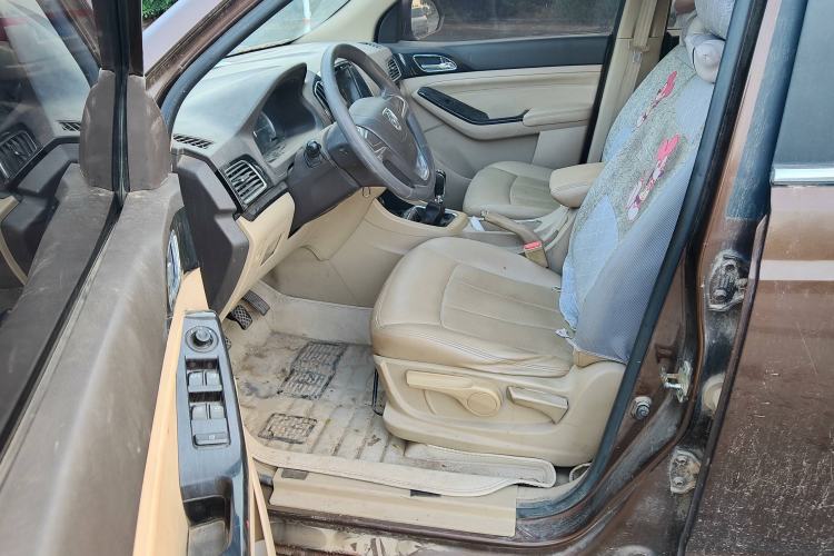 Used Baojun 730 2014 1.5L manual Comfort version 7 seats