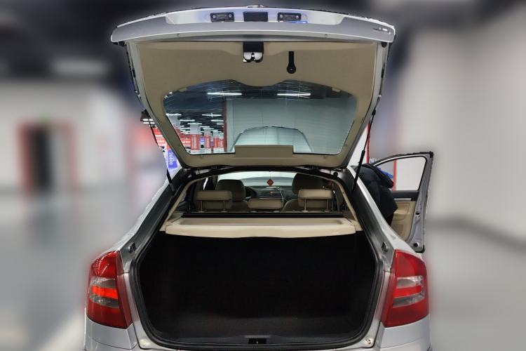 Used Skoda Octavia 2007 1.6L Automatic Elegance Edition Trunk