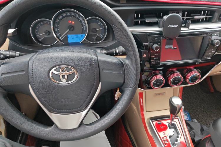 Used Toyota Corolla 2017 1.6L CVT GL Center Console