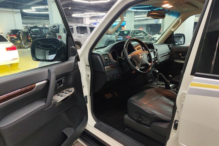 Used Mitsubishi Pajero 2018 3.0L Automatic Standard Edition
