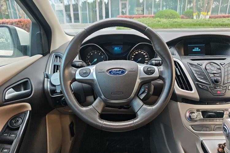 Used Ford Focus 2012 Sedan 1.6L Automatic Fashion Edition
