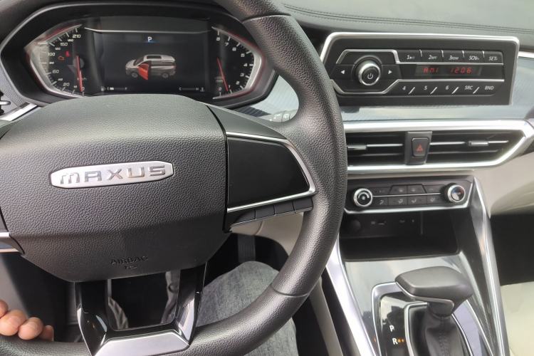 Used SAIC MAXUS G50 2022 1.5T Automatic Comfort Touring A Center Console