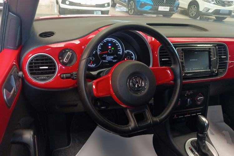 Used Volkswagen Beetle 2015 180TSI model
