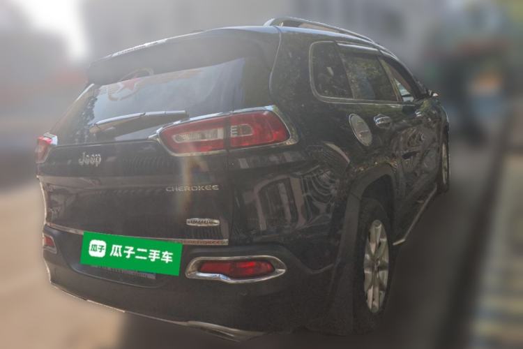 Used Jeep Cherokee 2016 2.0L Superior Edition