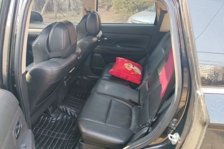 Used Mitsubishi Outlander 2014 2.4L 4x4 Deluxe Value Edition 5 Seats