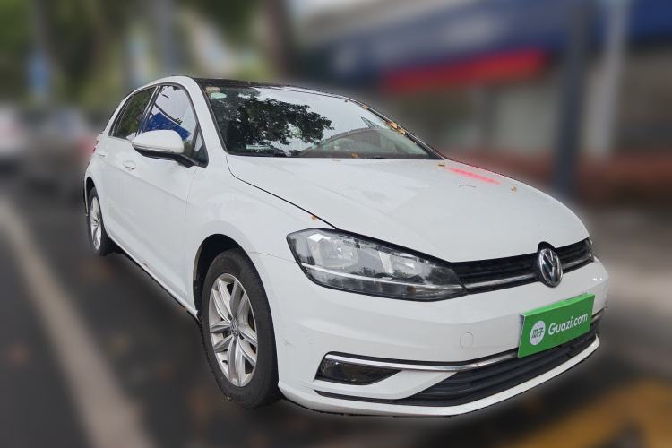 Used Volkswagen Golf 2018 230TSI Automatic Comfort Model Front Right 45 Deg