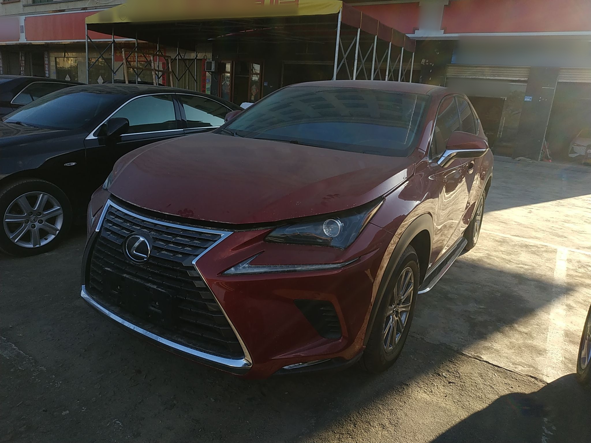 تحت مقدمة السيارة