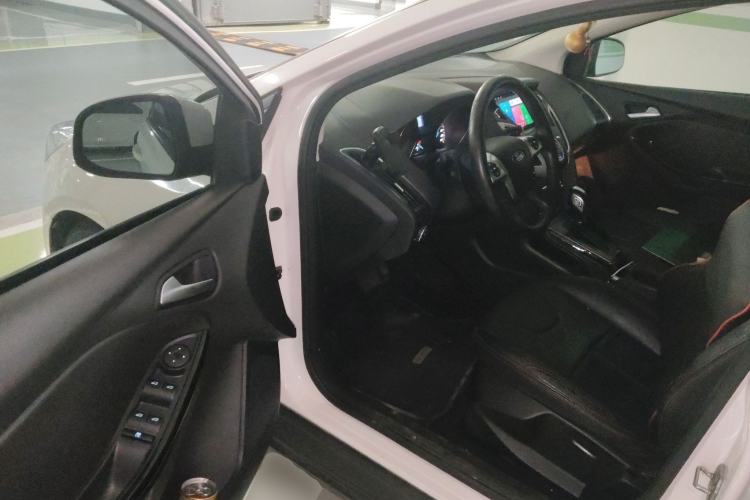 Used Ford Focus 2012 Sedan 1.6L Automatic Fashion Edition