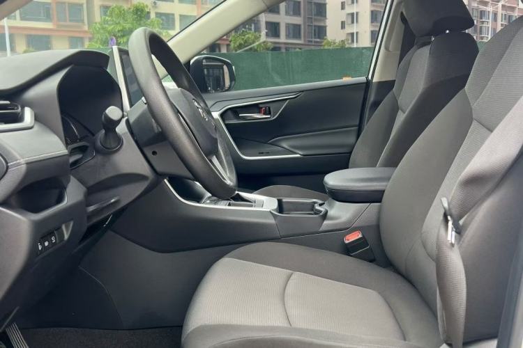 Used Toyota RAV4 2021 2.0L CVT Two-Wheel Drive Fashion Edition Interior 5