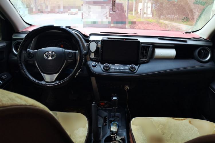 Used Toyota RAV4 2016 2.0L CVT Two-Wheel Drive Fashion Edition China V Standard Center Console