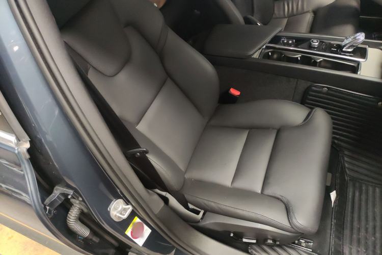 Used Volvo V60 2022 B5 Zhiyuan Luxury Edition Right Front Seat