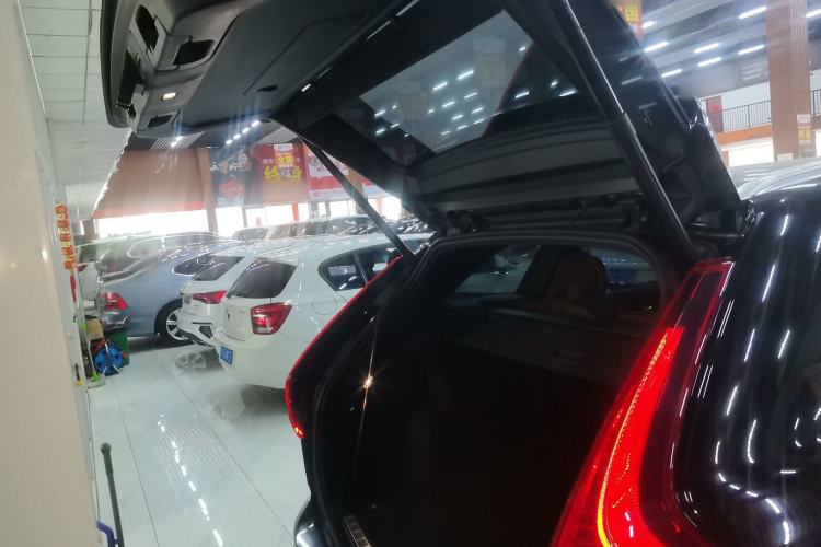 Used Volvo XC60 2023 B5 4x4 Smart Luxury Edition Trunk