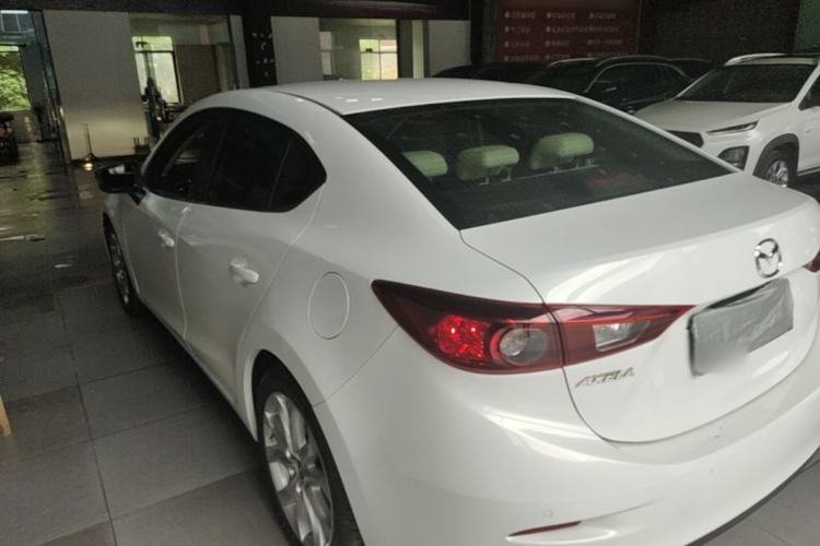 Used Mazda 3 Axela 2014 Sedan 2.0L Automatic Flagship Model
