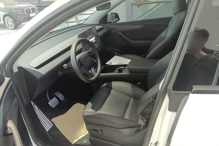 Used Tesla Model Y 2025 Long-Range All-Wheel-Drive Version