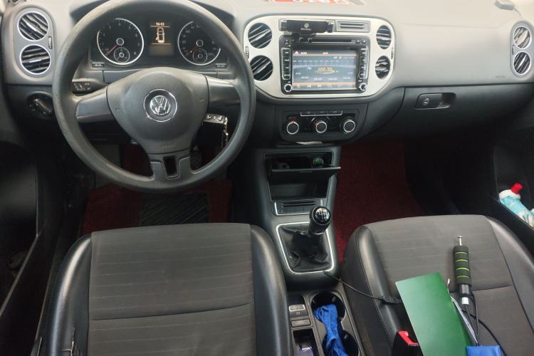 Used Volkswagen Tiguan 2015 1.8TSI Manual Two-Wheel Drive Fashion Edition Center Console