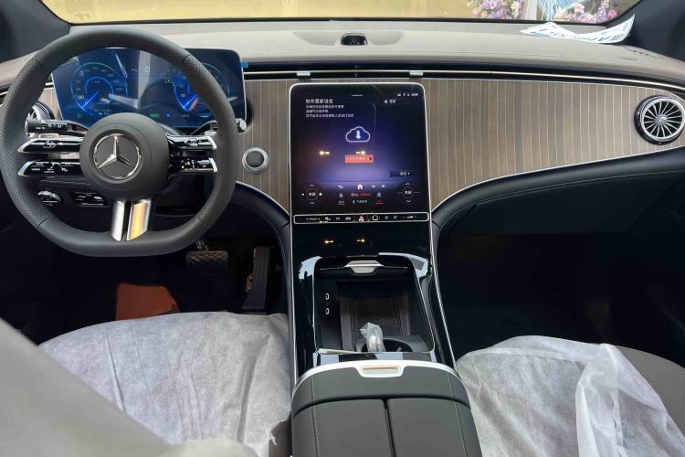 Used Mercedes-Benz EQE SUV 2024 500 4MATIC Pioneer Edition Interior 1