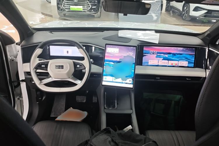 Used Geely Galaxy L7 2023 1.5T 115 km PLUS Center Console