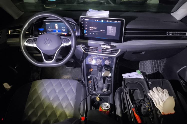 Used Volkswagen Sagitar 2023 300TSI DSG Excellence Edition Center Console