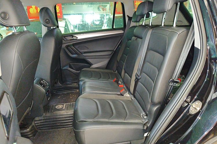 Used Volkswagen Tiguan L 2019 Revised 330TSI Automatic Two-Wheel Drive Smart & Luxury Edition China VI Standard Left Rear Seat