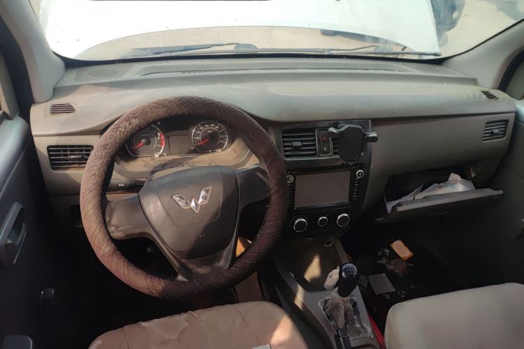 Used Wuling Rongguang V 2015 1.2L Practical Model
