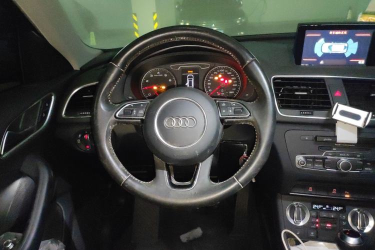 Used Audi Q3 2015 35 TFSI Comfort Model Steering Wheel