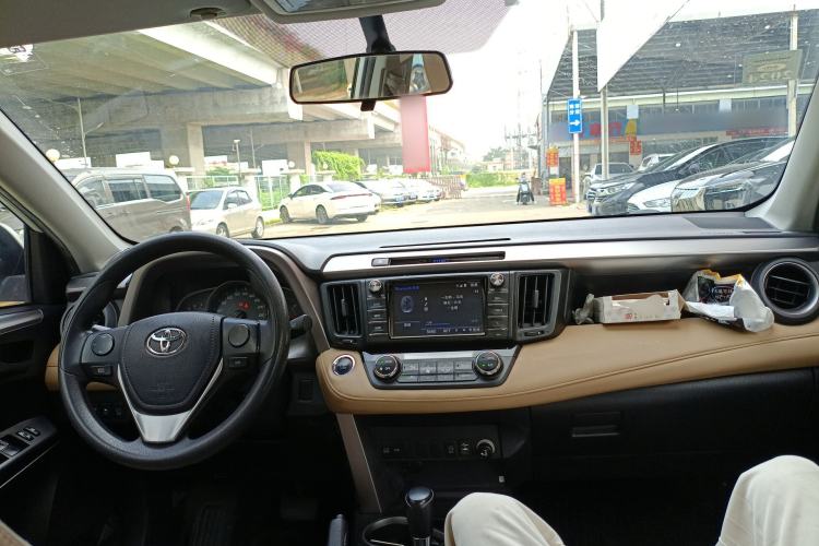 Used Toyota RAV4 2016 2.0L CVT Two-Wheel Drive Fashion Edition China V Standard
