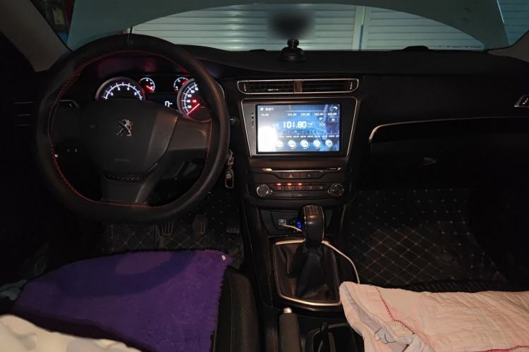 Used Peugeot 408 2014 1.8L Manual Leading Edition Center Console