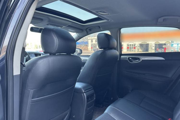 Used Nissan Sylphy 2012 1.6 XL Manual Luxury Edition Interior 3