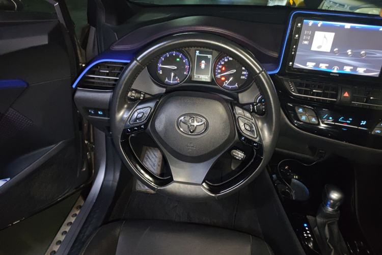 Used Toyota IZOA 2018 2.0L Yichi Version China VI Standard
