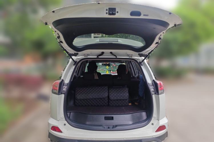 Used Toyota RAV4 2018 2.0L CVT Two-Wheel Drive Fashion X Edition Trunk