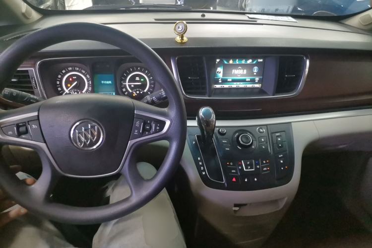 Used Buick GL8 2018 28T Comfort Model China VI Standard Center Console