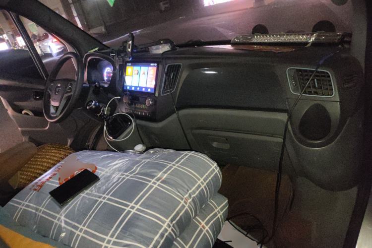 Used Foton Toano 2023 Cummins 2.8T Manual Jixiang Van Extended Wheelbase Mid-Roof Design Rear Dual Tires 3-Seater Configuration
