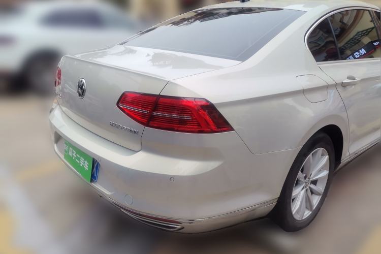 Used Volkswagen Magotan 2018 330TSI DSG Advanced Model Rear Right 45 Deg