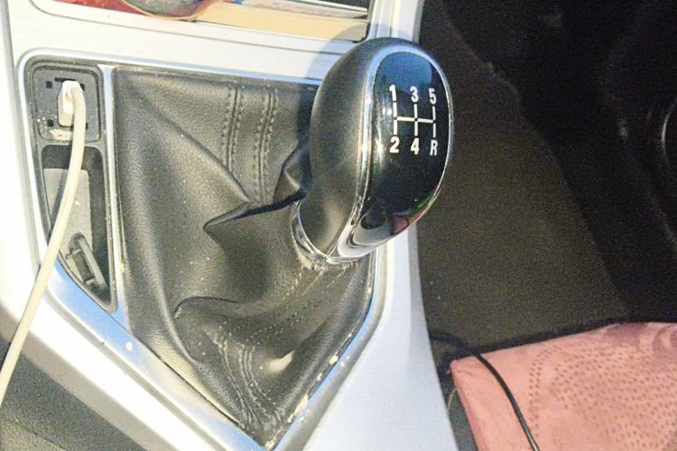 Used Geely Auto Vision 2019 Upgraded Model 1.5L Manual Luxury Version China V Standard