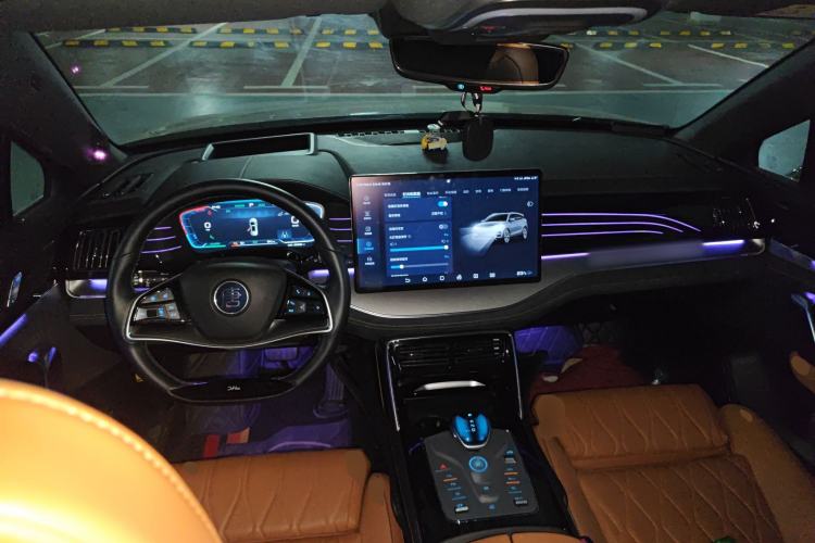 Used BYD Tang New Energy 2022 EV 635 km All-Wheel-Drive Flagship Model Center Console