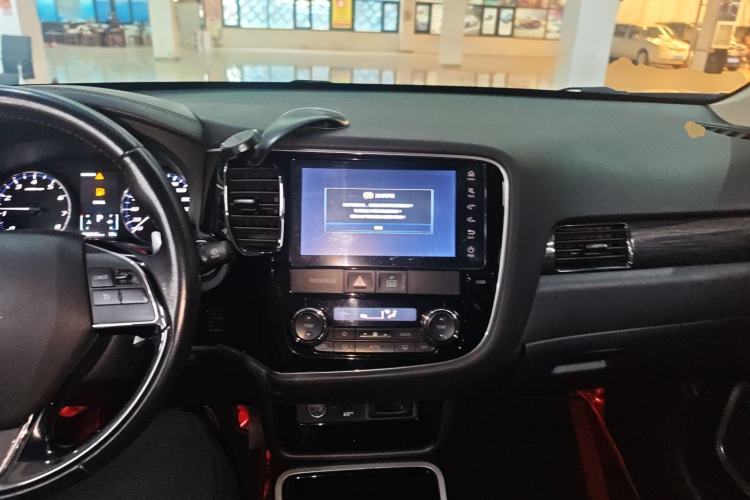 Used Mitsubishi Outlander 2019 2.4L 4x4 Zhi Xiang Edition 5 Seats China VI Standard