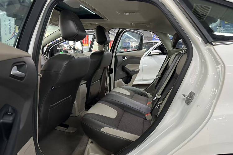 Used Ford Focus 2012 Sedan 1.6L Automatic Fashion Edition