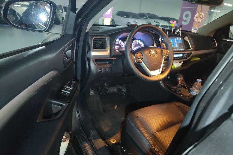 Used Toyota Highlander 2018 2.0T Two-Wheel-Drive Luxury Edition 7 Seats Emission Standard China V
