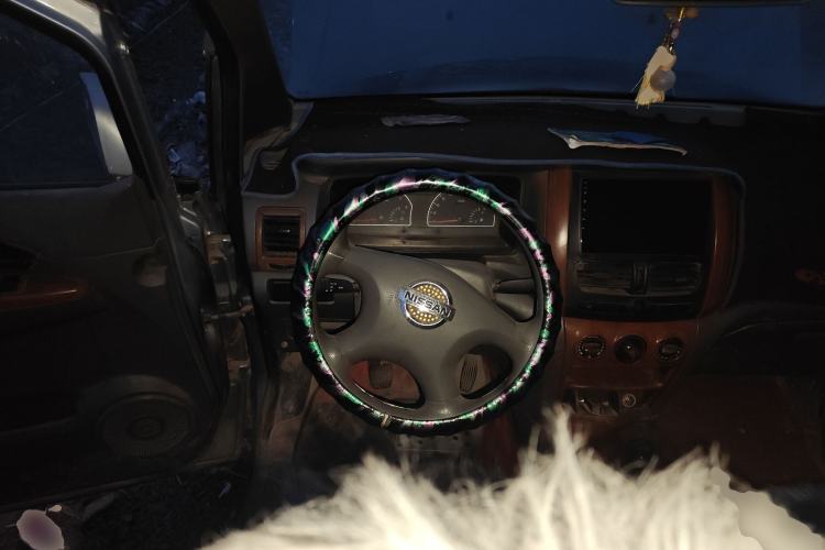 Used Dongfeng Shuaike 2011 1.5L Manual Standard Model 7 Seats China IV Standard Steering Wheel