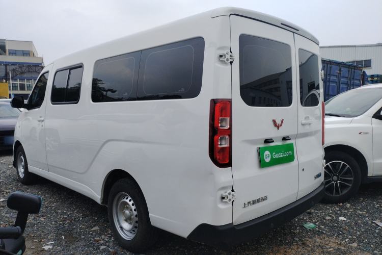Used Wuling Yangguang 2024 300KM Comfort Version Passenger Van 75kW
