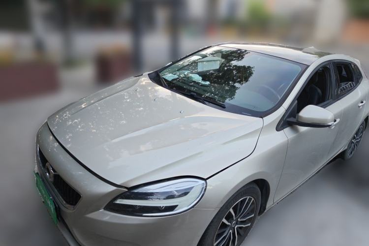 Used Volvo V40 2017 T3 Zhiyi Edition Guazi used car, China used car export, Used car for sale, Used  cars, Cheapest cars for sale