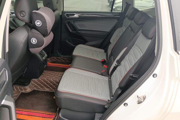 Used Volkswagen Tiguan L 2022 330TSI Automatic Two-Wheel Drive R-Line Flagship Edition Left Rear Seat