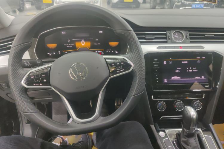 Used Volkswagen Magotan 2025 Zhongxiang Version 280TSI DSG Comfort Edition Center Console