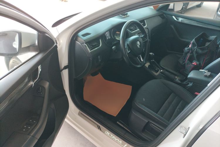 Used Skoda Octavia 2016 1.6L Automatic Smart Drive Edition
