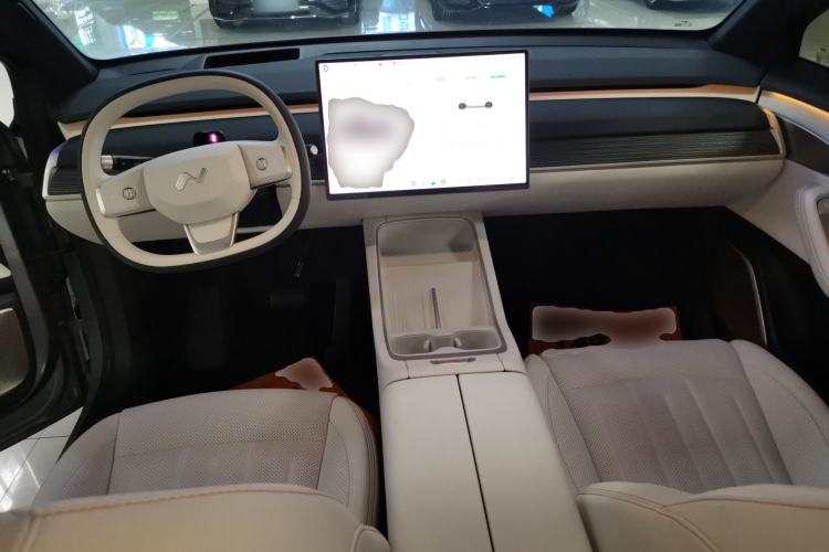 Used ONVO L60 2024 60 kWh Rear-Drive Version Center Console